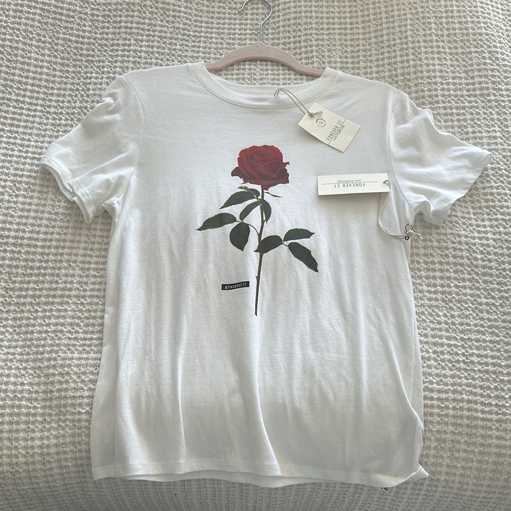 Forever 21 rose tshirt size small new with tags